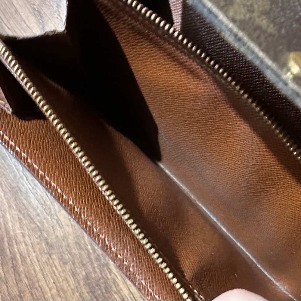 AUTHENTIC Louis Vuitton wallet. Monogram pattern. - Picture 8 of 12
